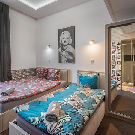 70S Hostel Красков Екстериор снимка