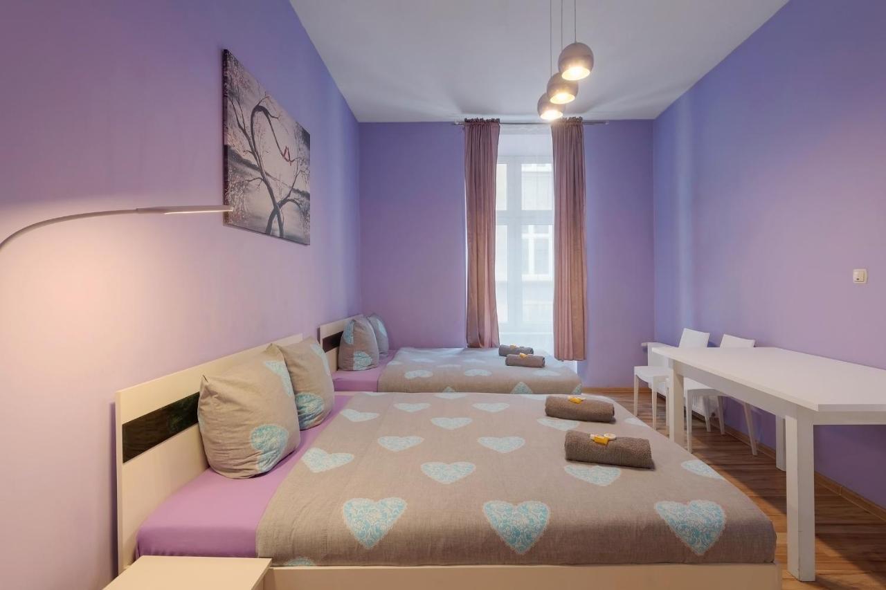 70S Hostel Красков Екстериор снимка
