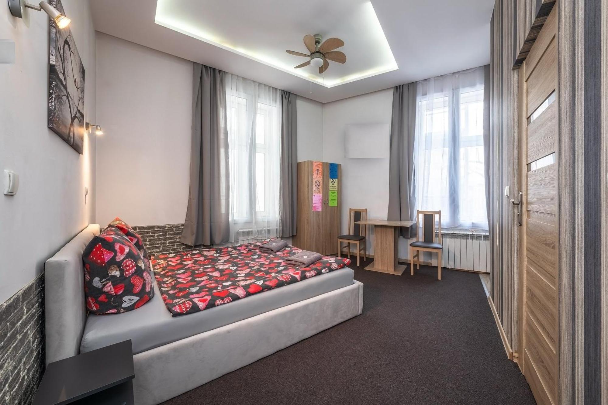 70S Hostel Красков Екстериор снимка