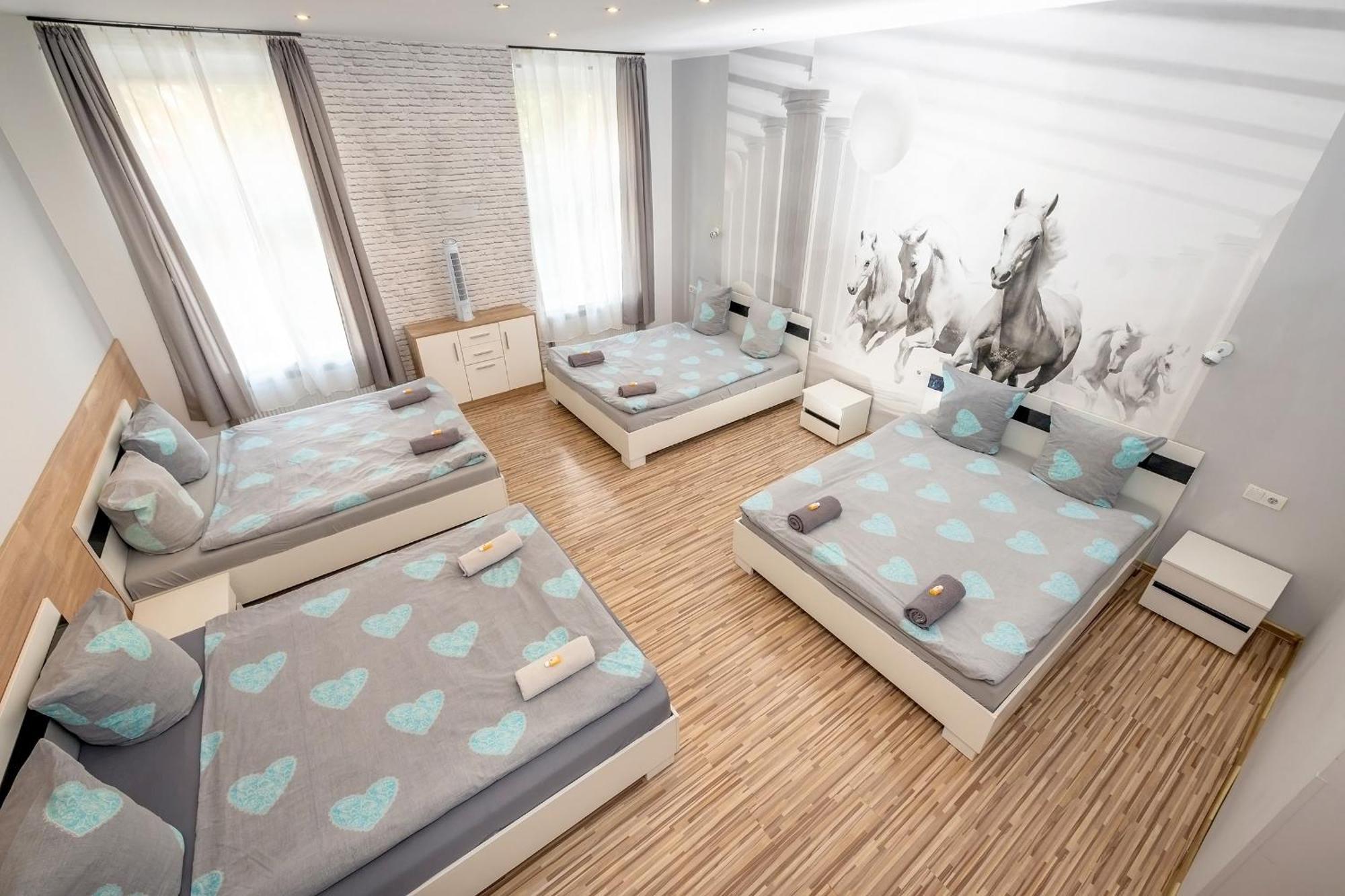 70S Hostel Красков Екстериор снимка